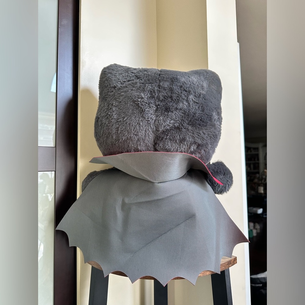 Hello Kitty Vampire Halloween Greeter - Picture 7 of 10